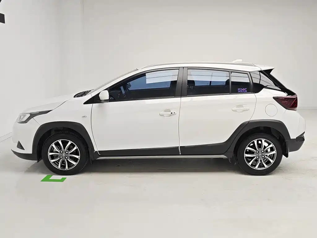 Toyota Yaris L — фото 9