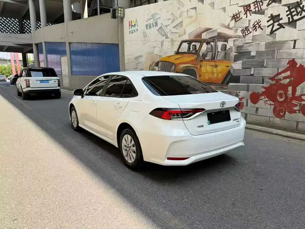 Toyota Corolla — фото 4