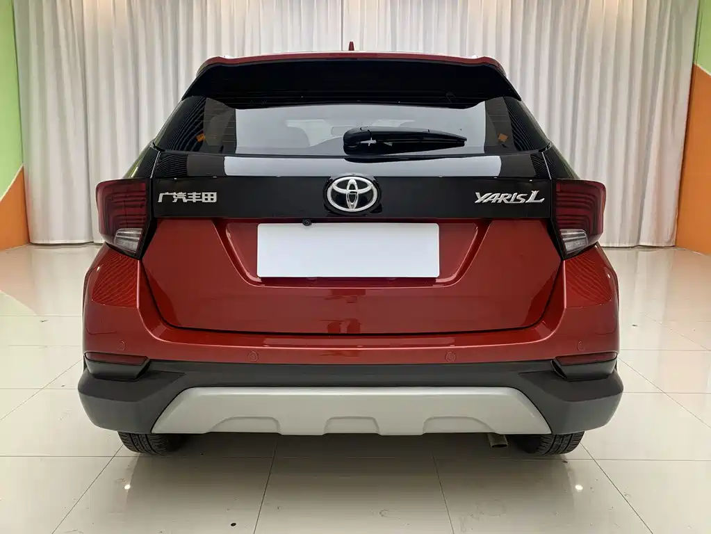 Toyota Yaris L — фото 14