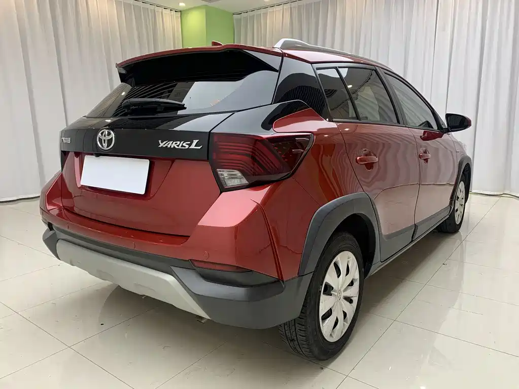 Toyota Yaris L — фото 15