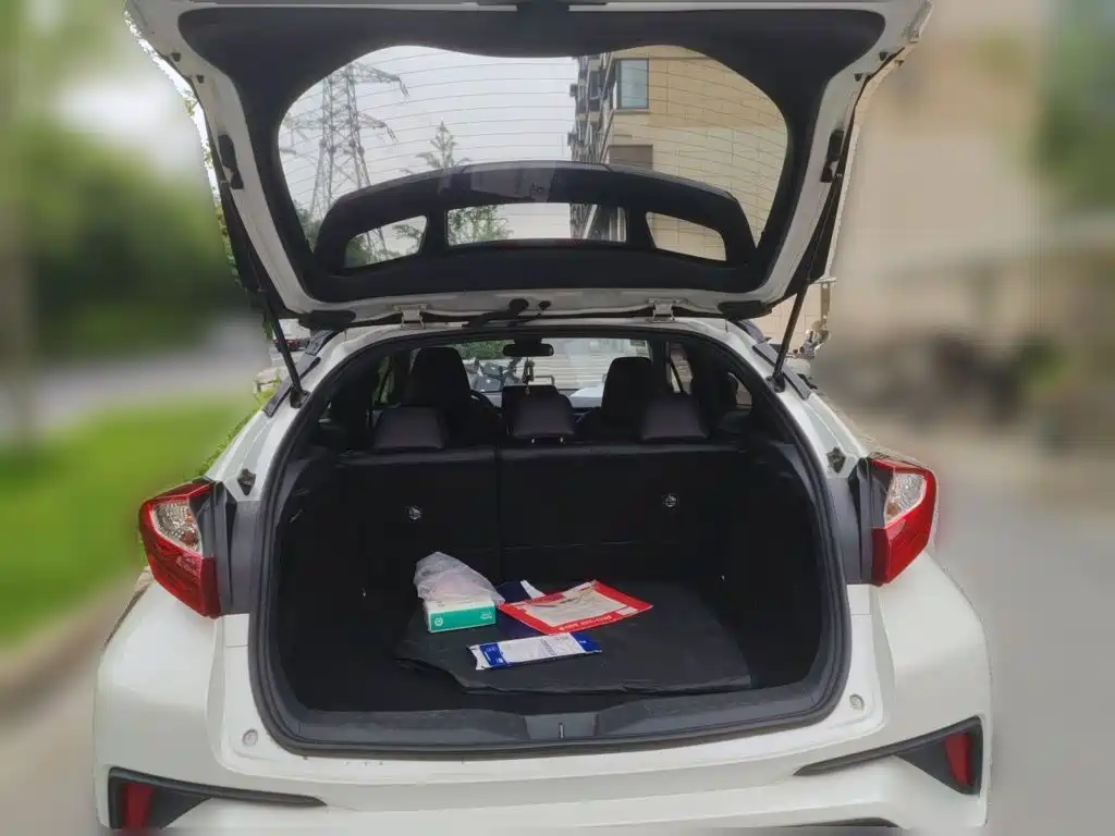 Toyota C-HR — фото 10