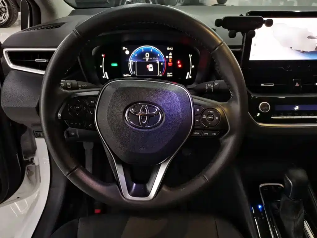 Toyota Corolla — фото 11