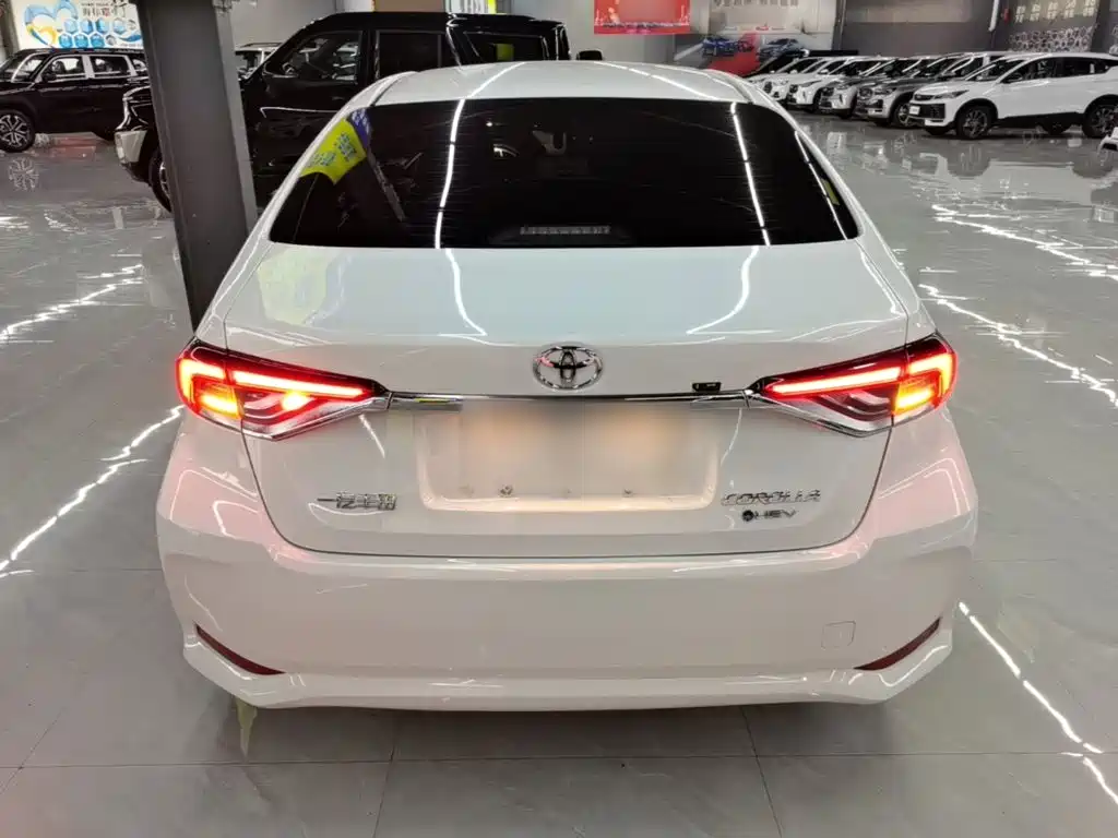 Toyota Corolla — фото 6