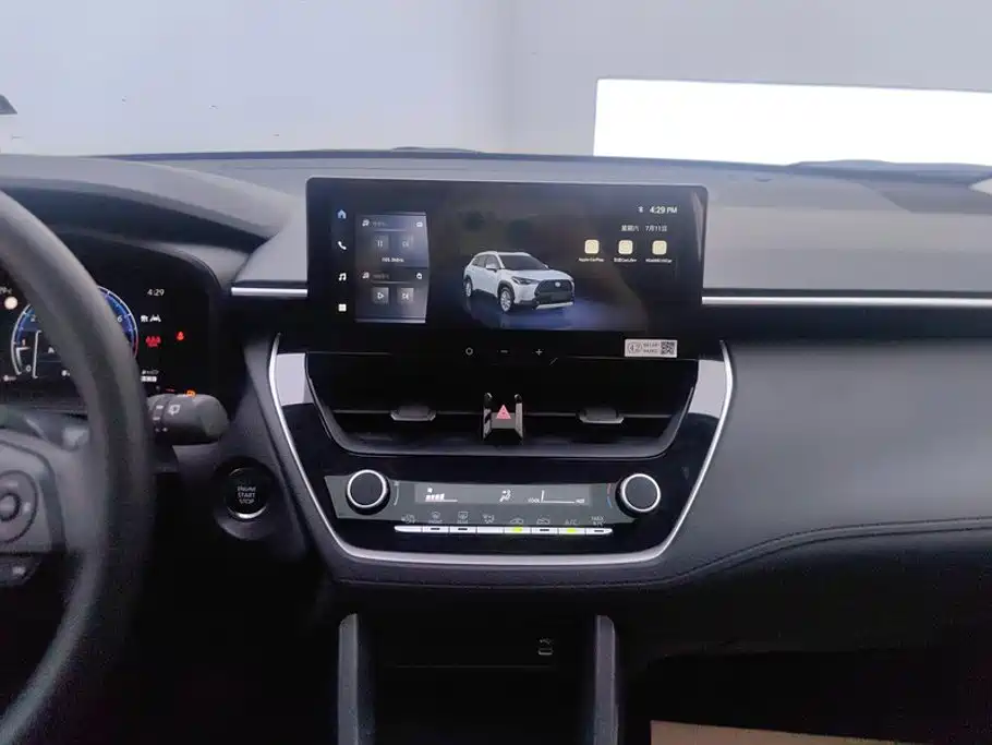Toyota Corolla Cross — фото 13