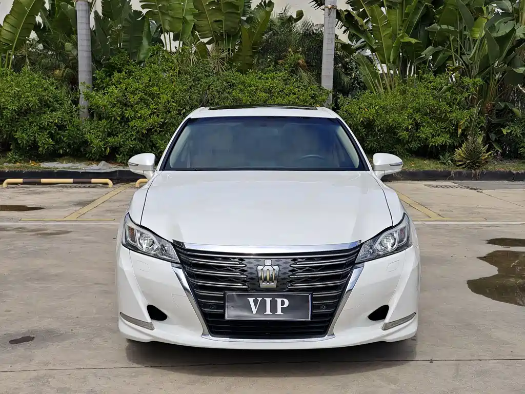 Toyota Crown — фото 2