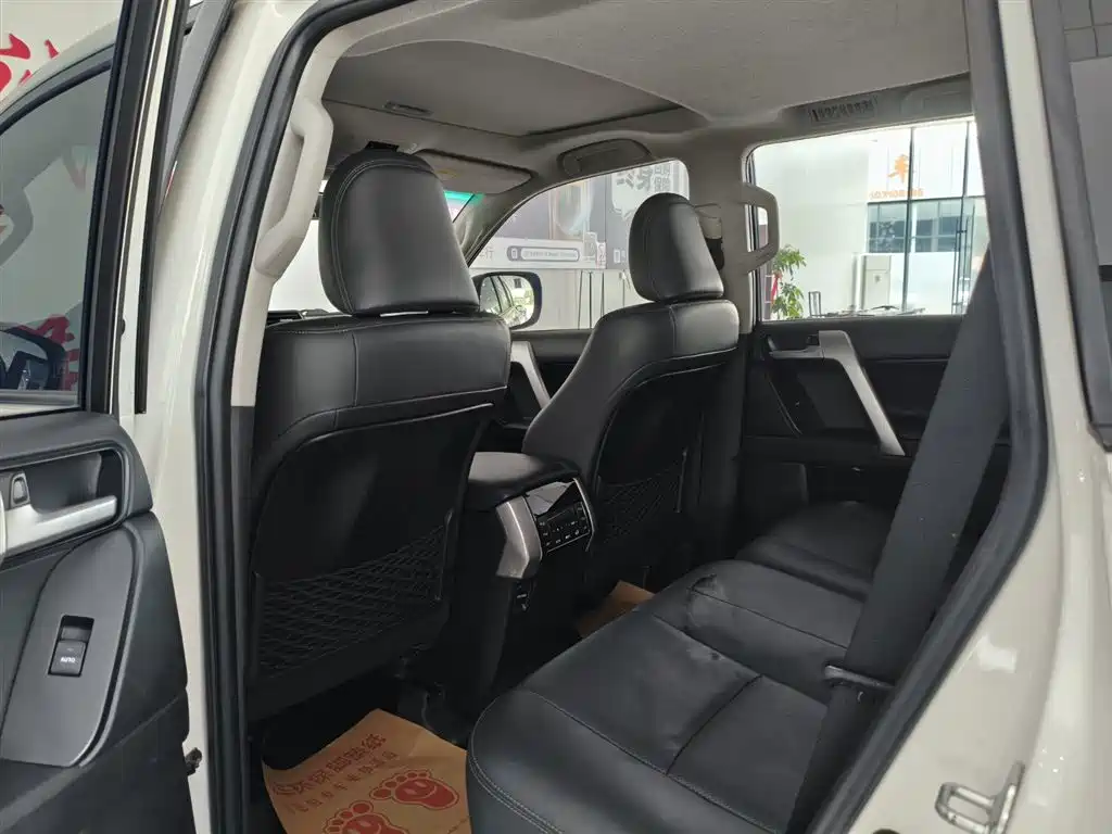 Toyota Prado — фото 15