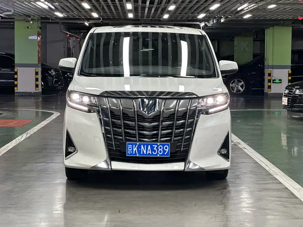 Toyota Alphard — фото 2