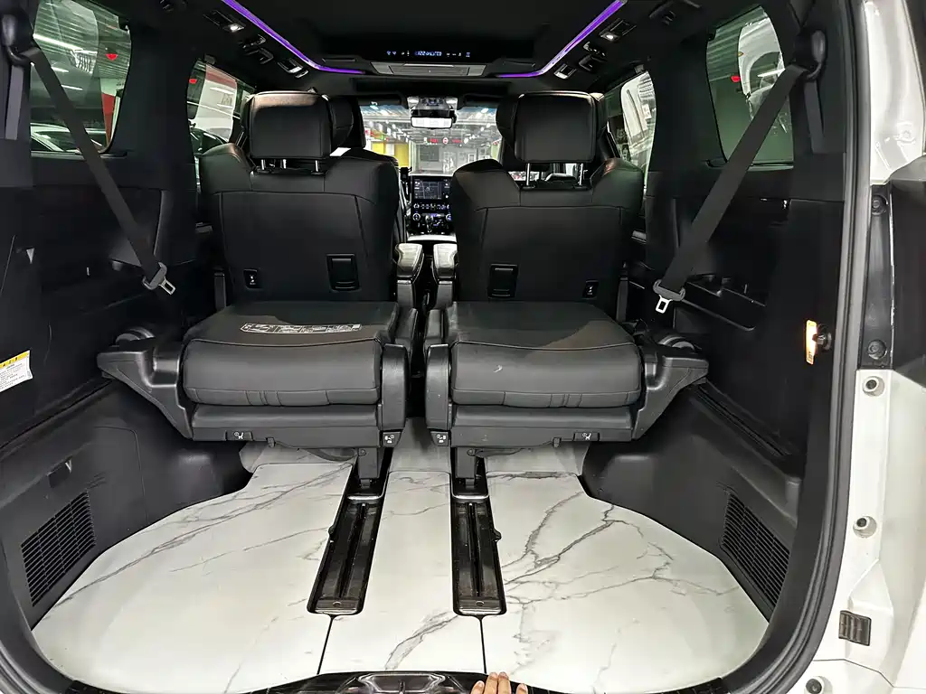 Toyota Alphard — фото 19