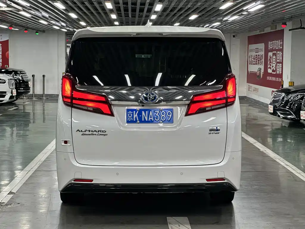 Toyota Alphard — фото 5