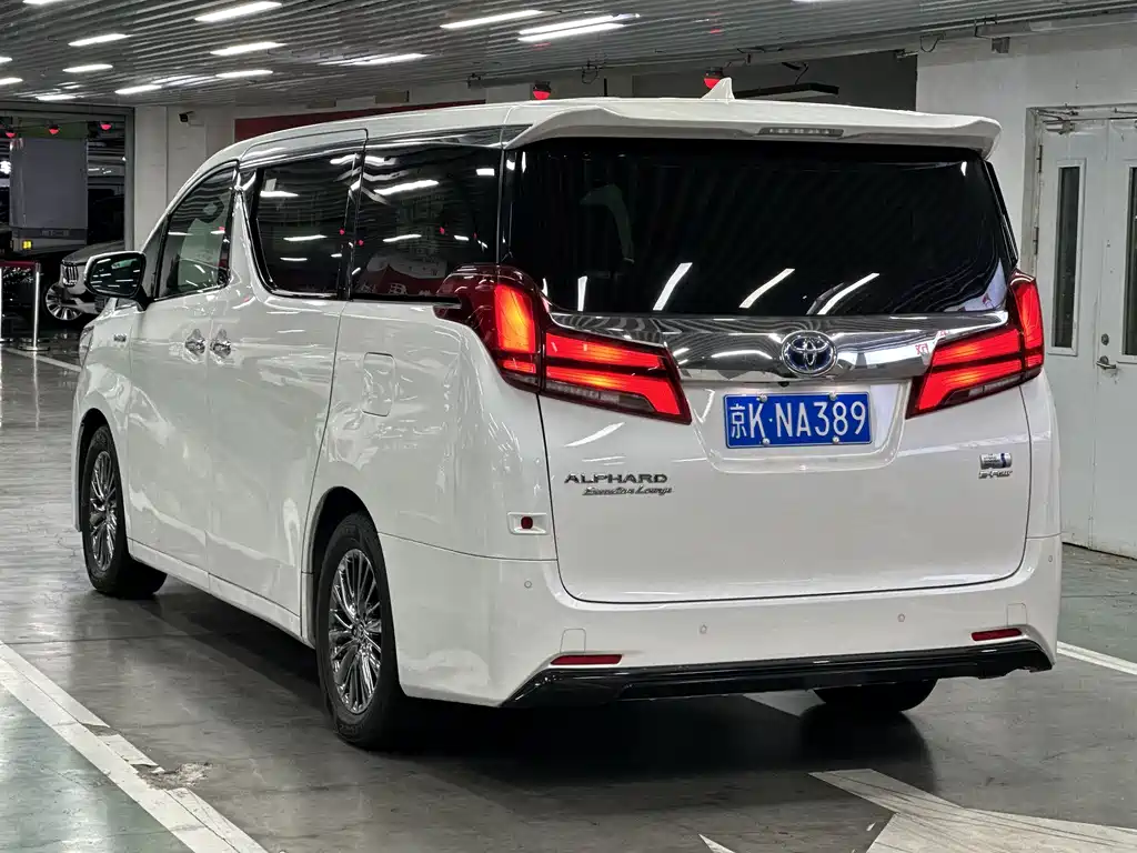 Toyota Alphard — фото 6
