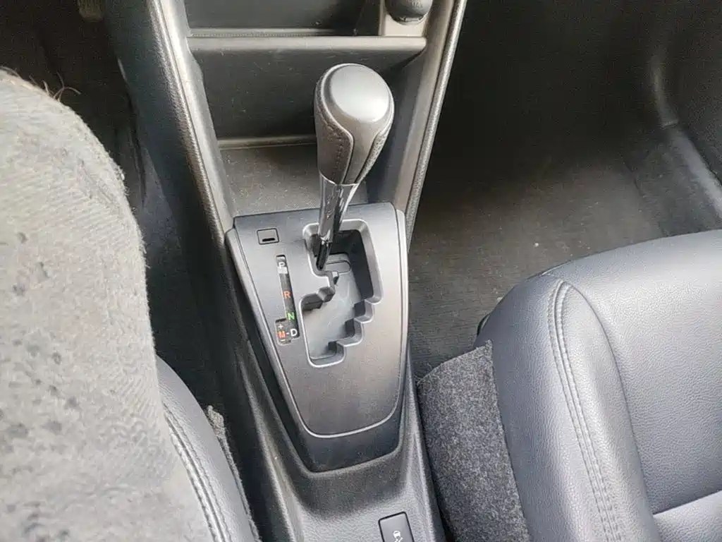 Toyota Yaris L — фото 14