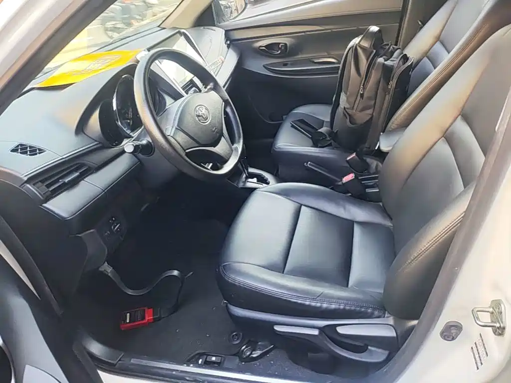 Toyota Yaris L — фото 15