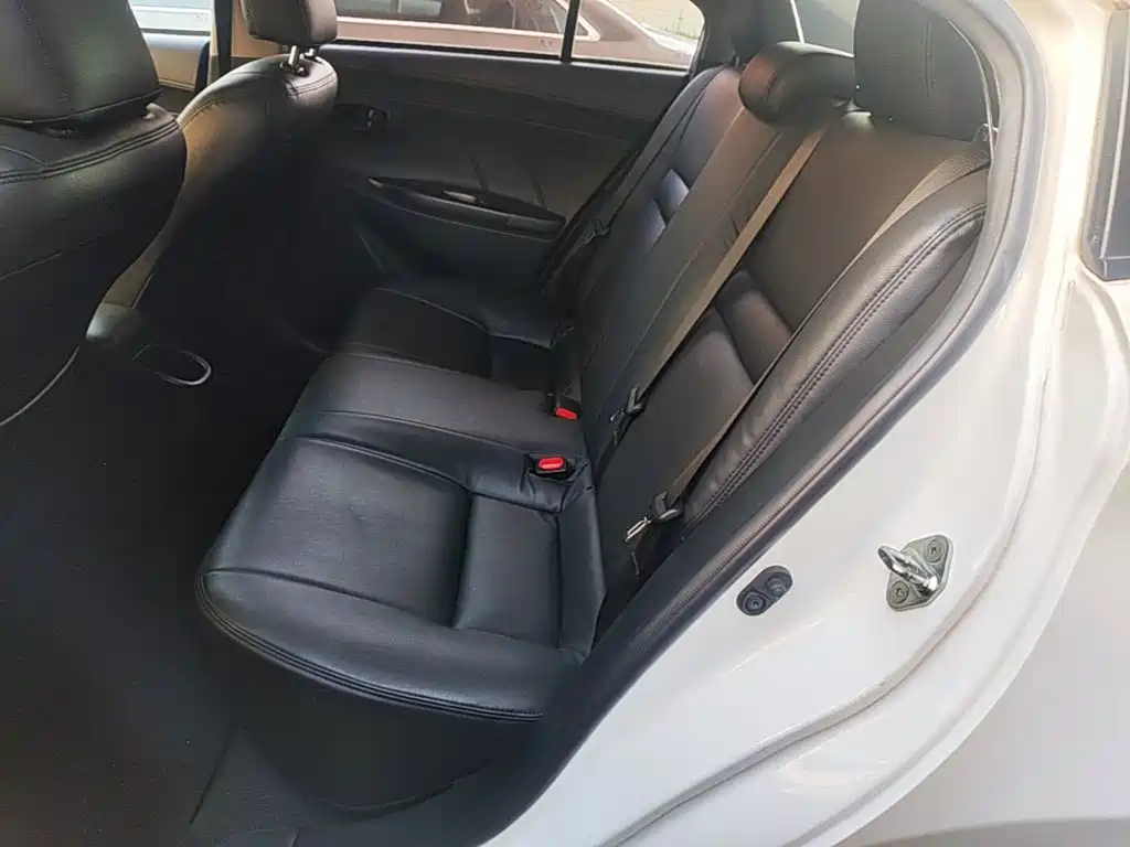 Toyota Yaris L — фото 17