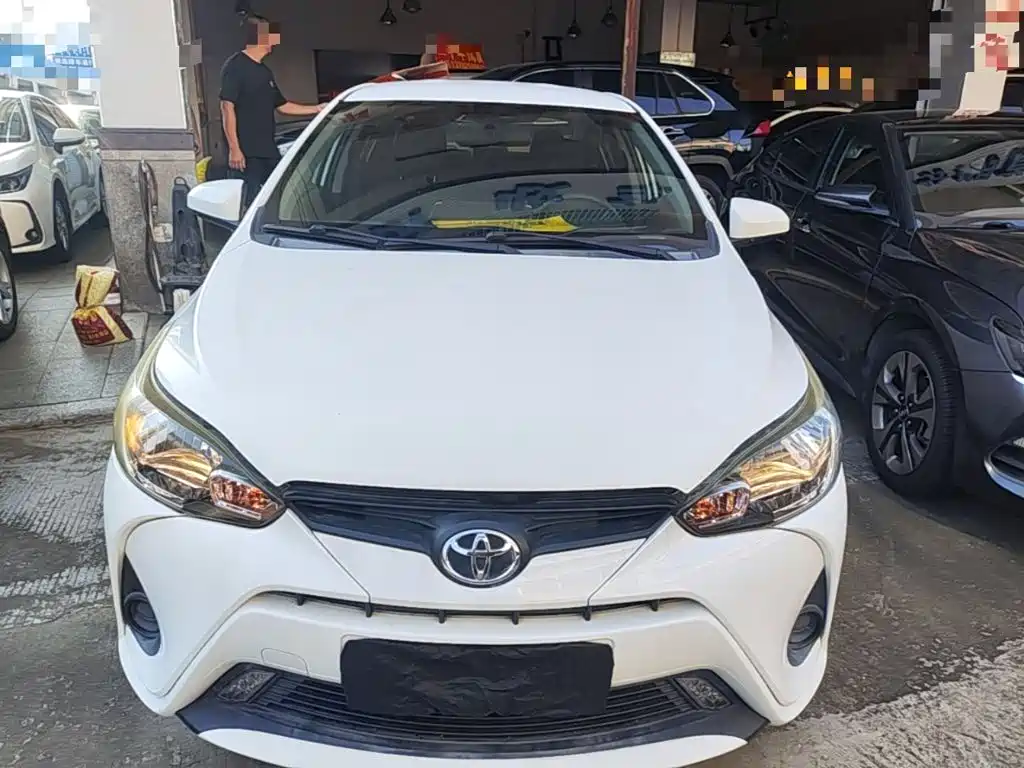 Toyota Yaris L — фото 3