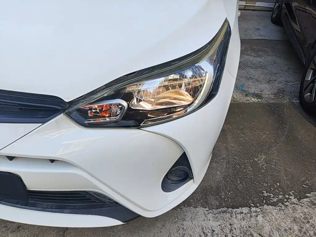 Toyota Yaris L — фото 24