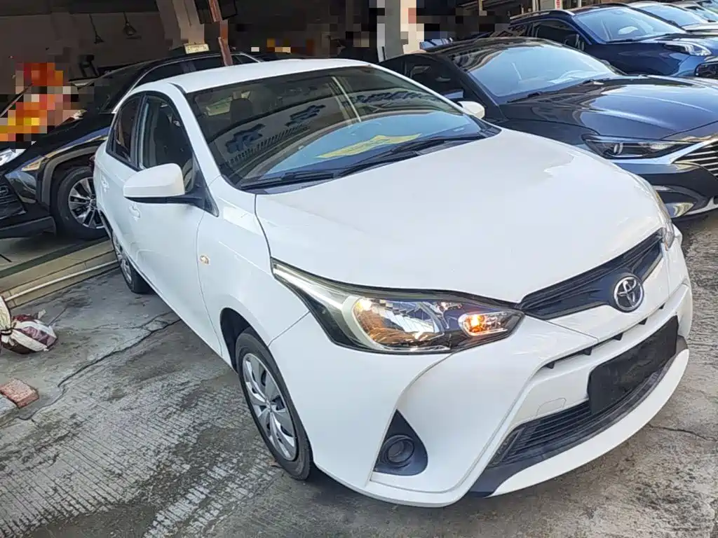 Toyota Yaris L — фото 4
