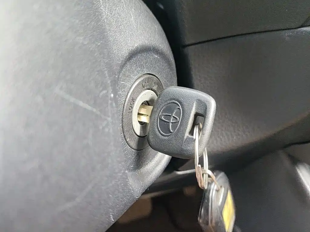 Toyota Yaris L — фото 9