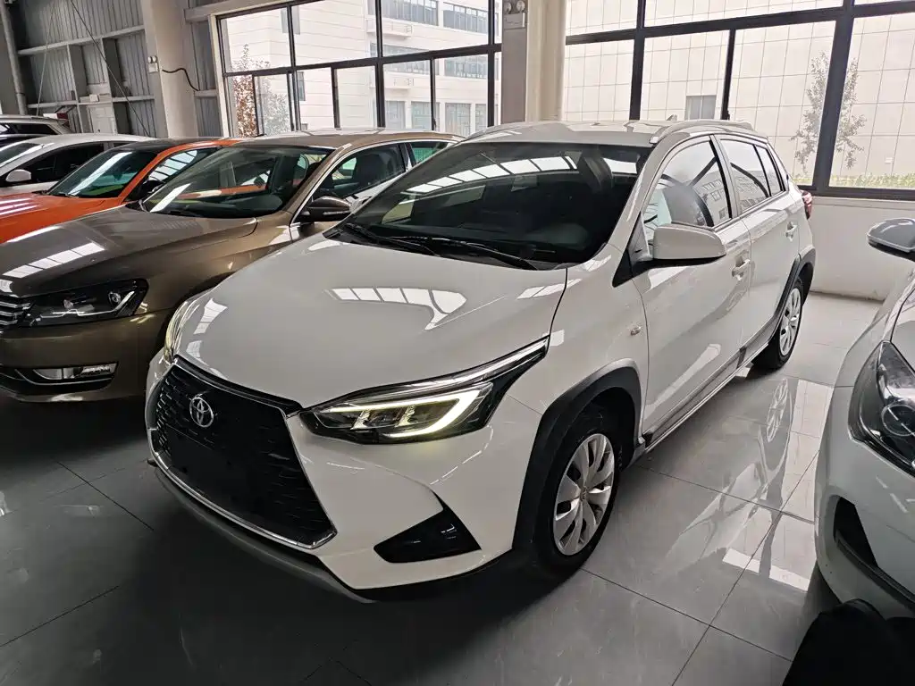Toyota Yaris L — фото 2