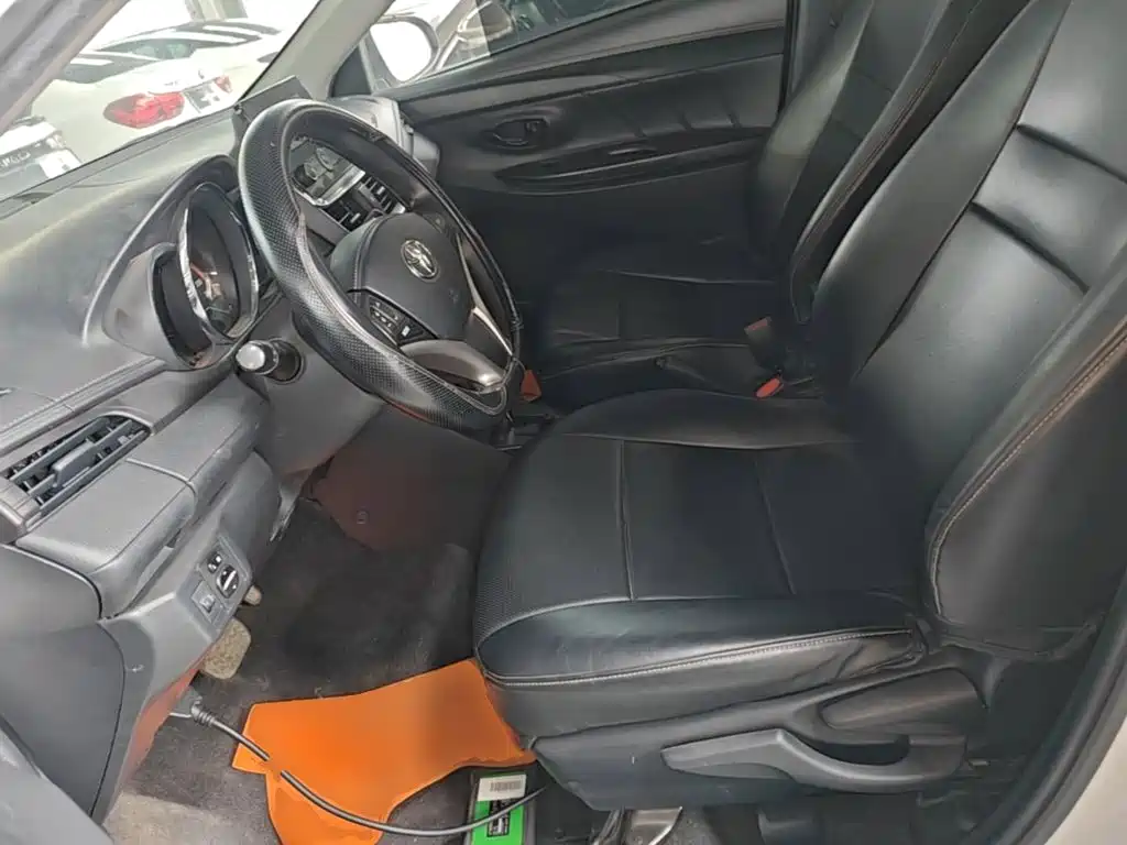 Toyota Yaris L — фото 15