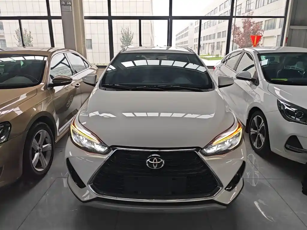 Toyota Yaris L — фото 3