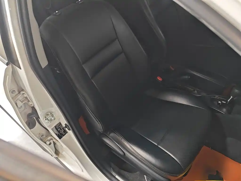 Toyota Yaris L — фото 25