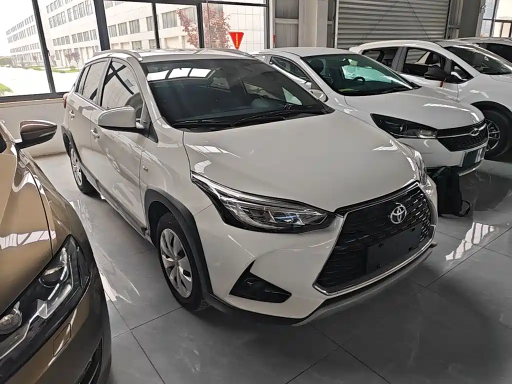 Toyota Yaris L — фото 4