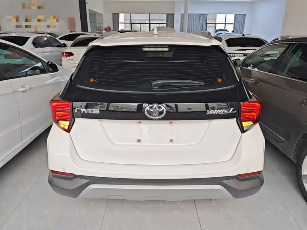 Toyota Yaris L — фото 6