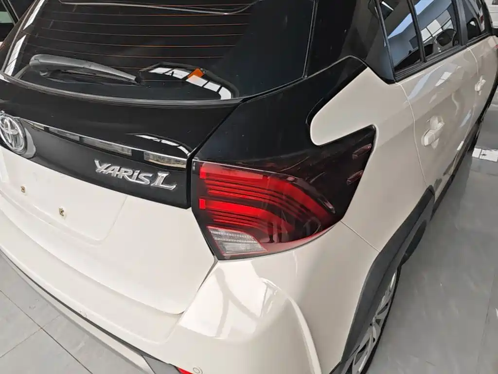 Toyota Yaris L — фото 8