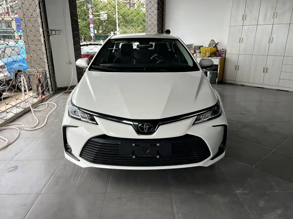 Toyota Corolla — фото 2