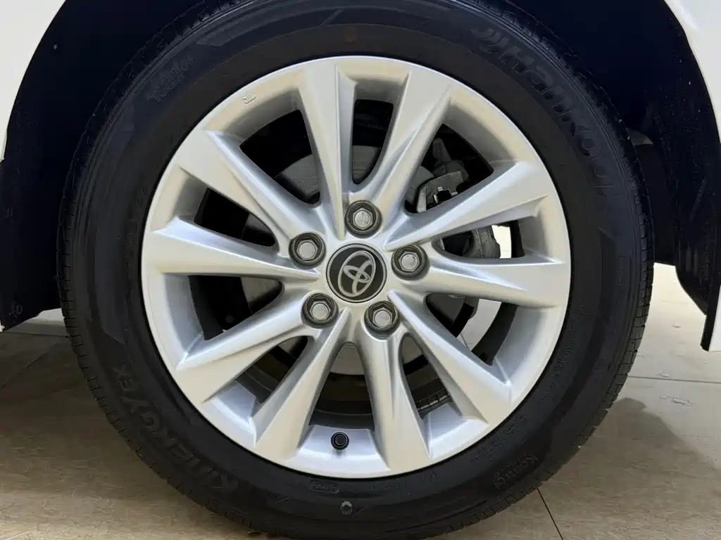 Toyota Corolla — фото 23