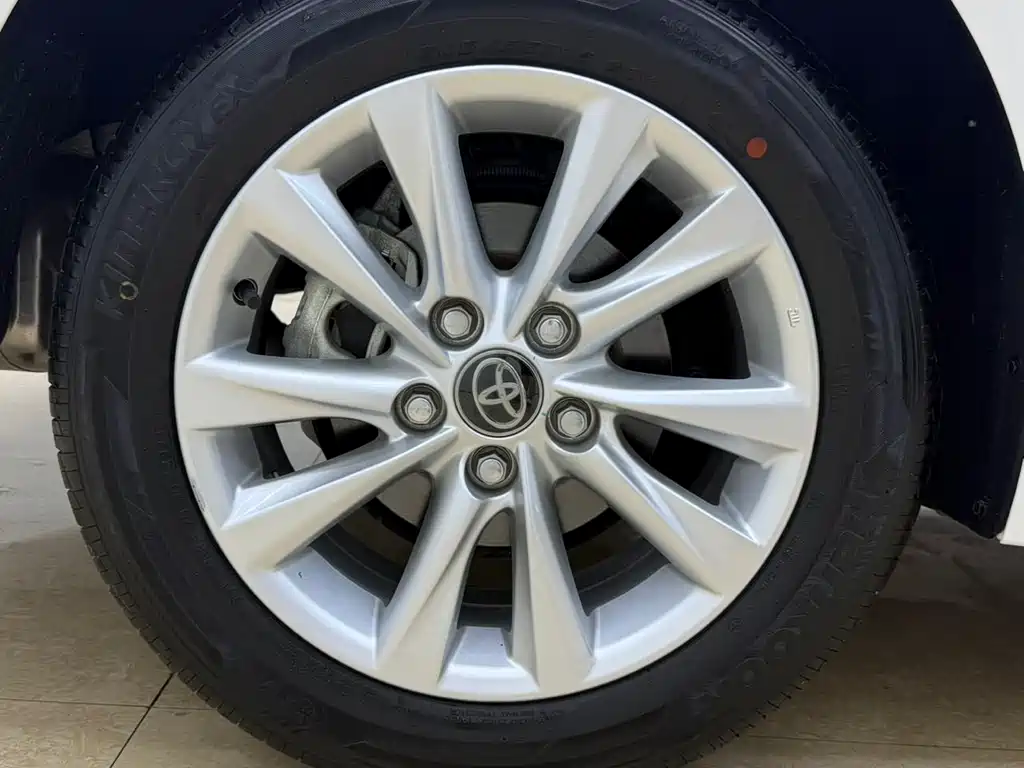 Toyota Corolla — фото 24