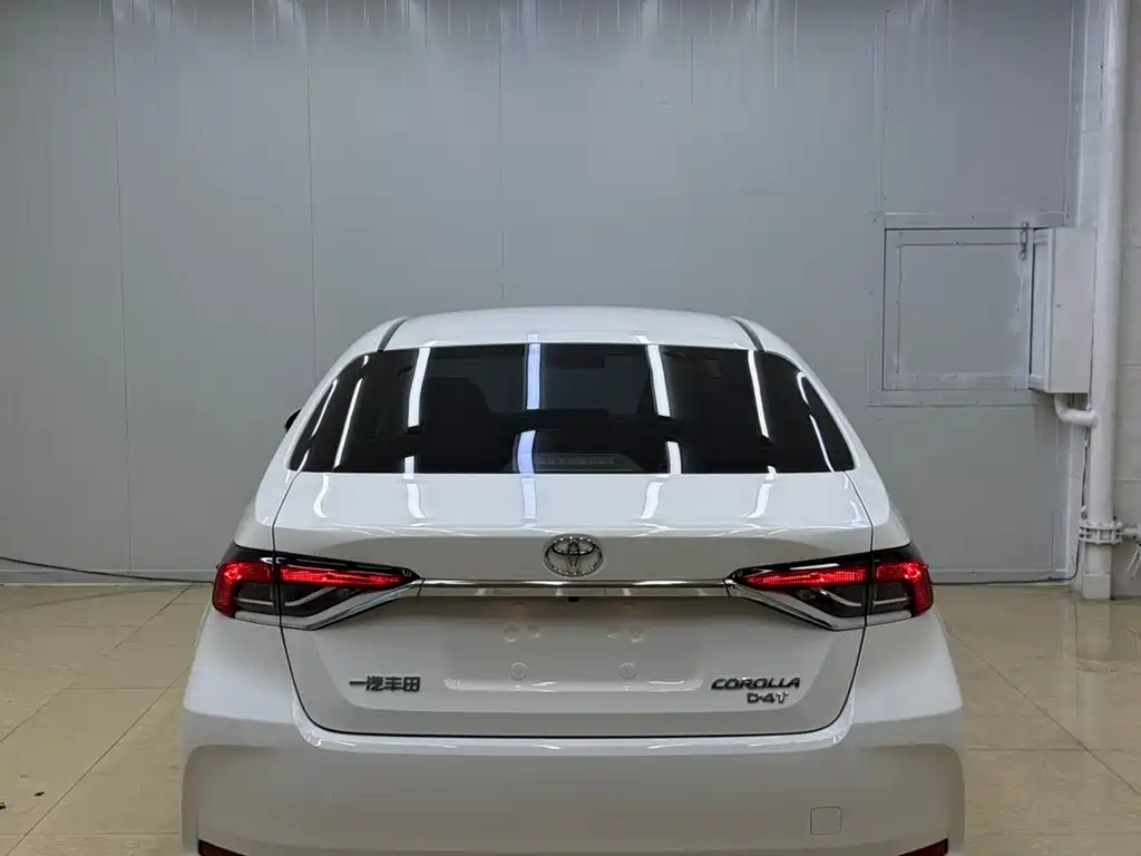 Toyota Corolla — фото 5