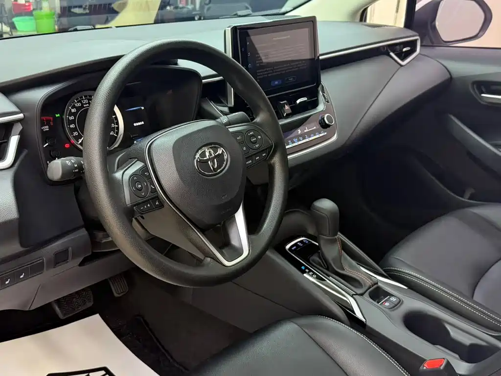 Toyota Corolla — фото 7