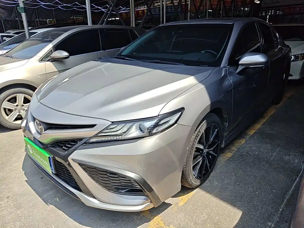 Toyota Camry — фото 2