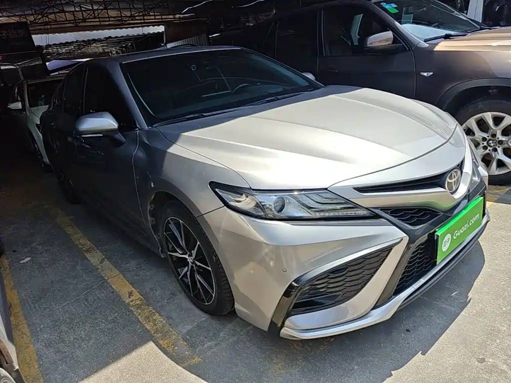 Toyota Camry — фото 4