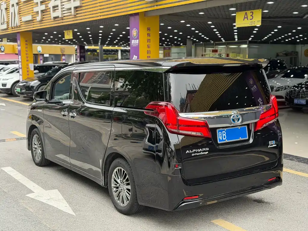 Toyota Vellfire — фото 4