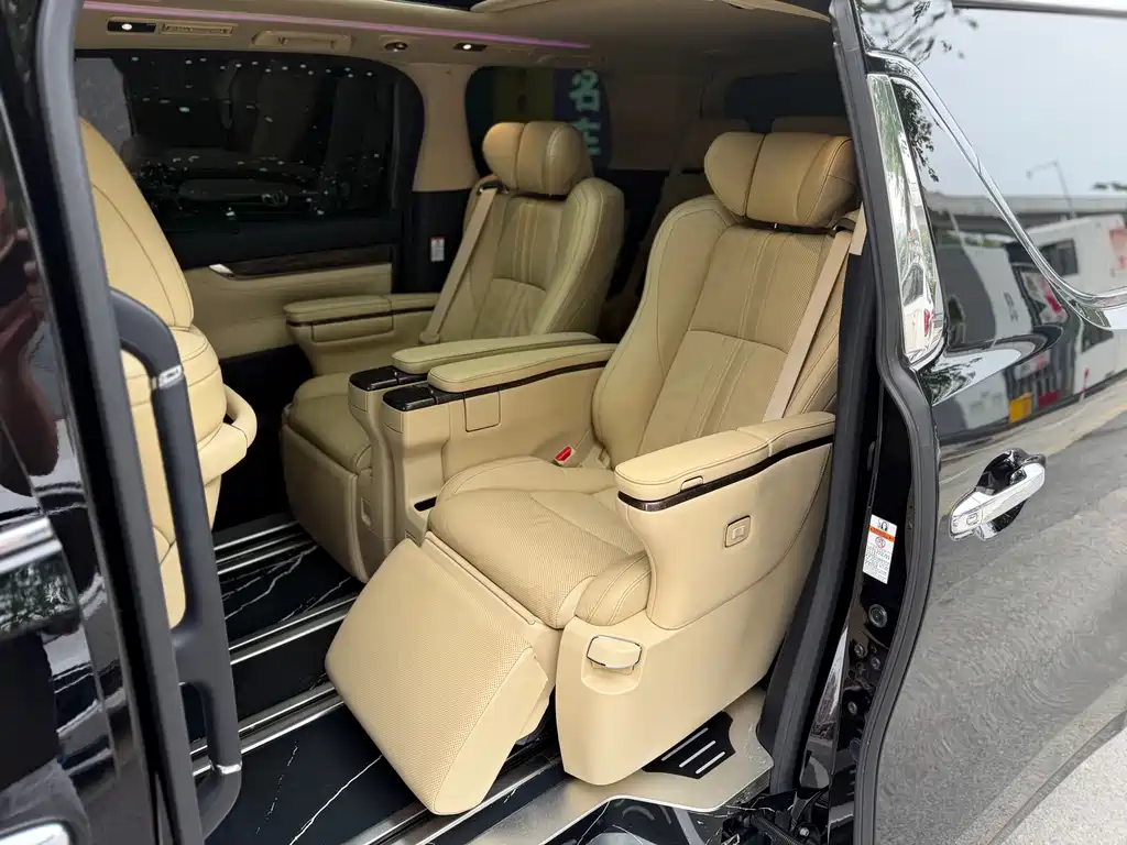 Toyota Vellfire — фото 7