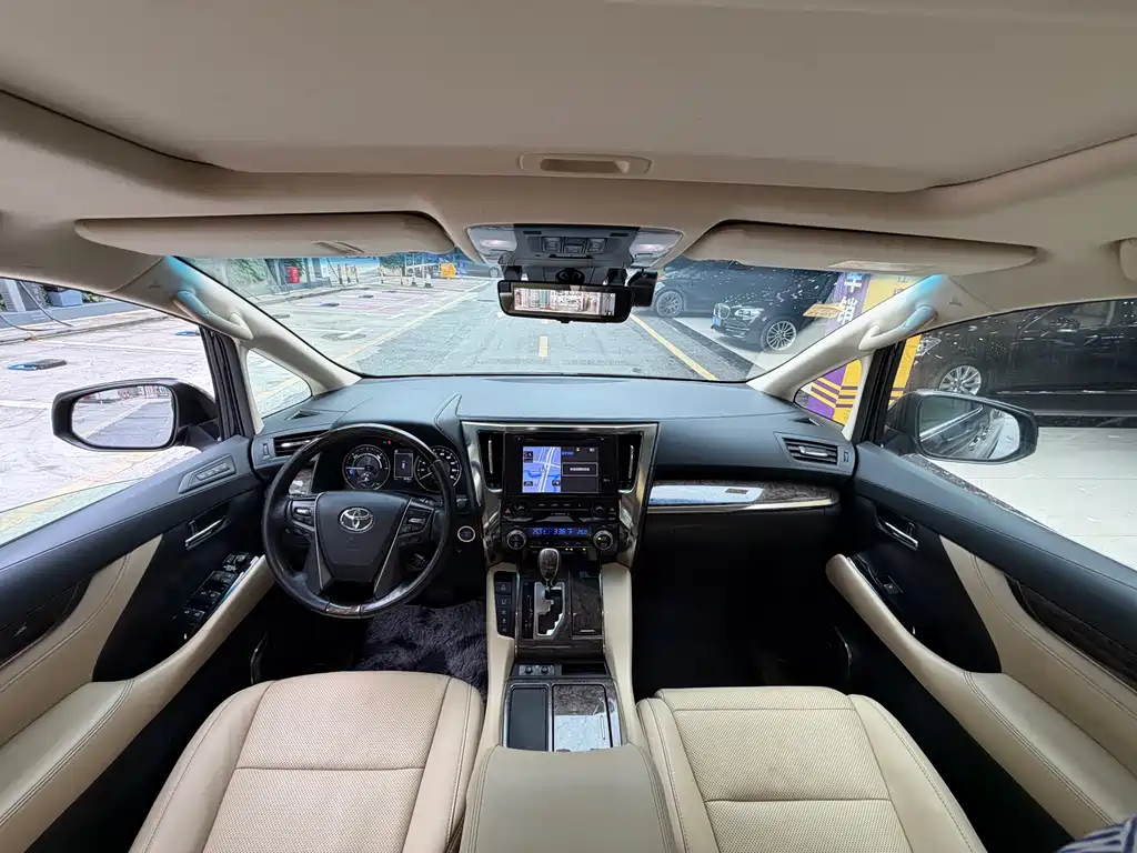 Toyota Vellfire — фото 8