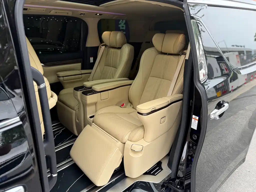 Toyota Vellfire — фото 10
