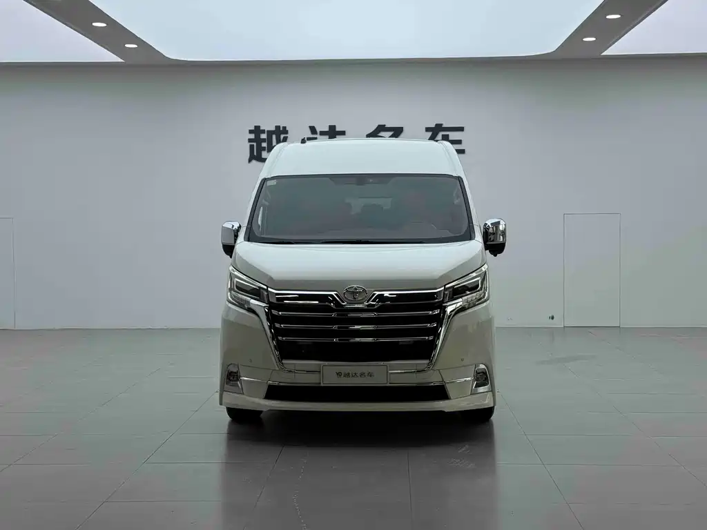 Toyota Hiace — фото 2