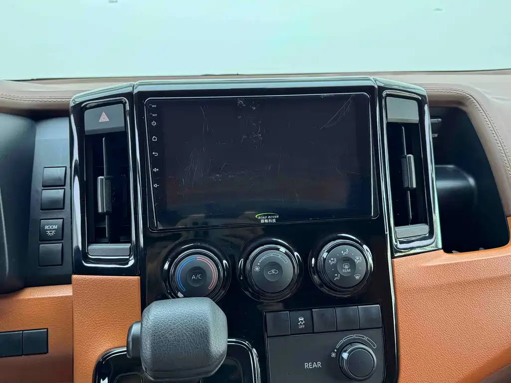 Toyota Hiace — фото 13