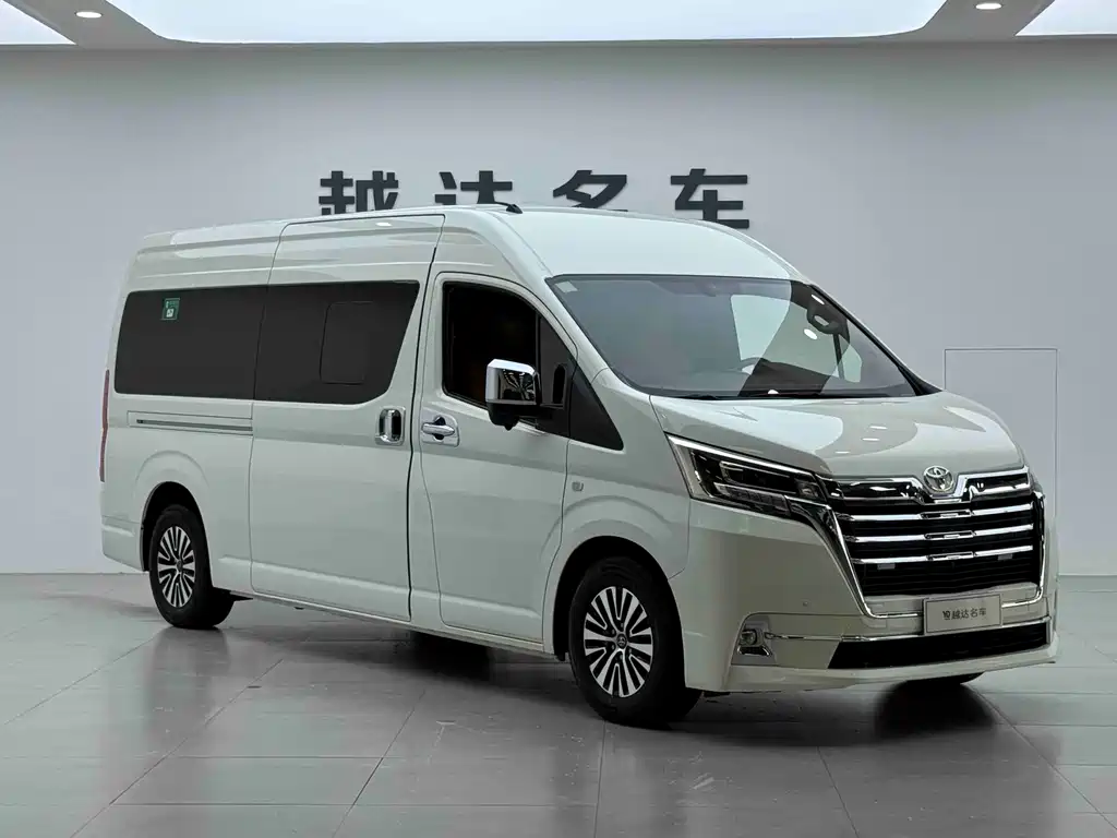Toyota Hiace — фото 3