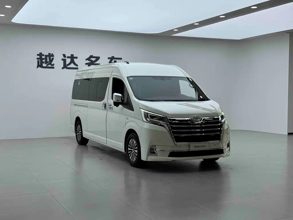 Toyota Hiace — фото 5