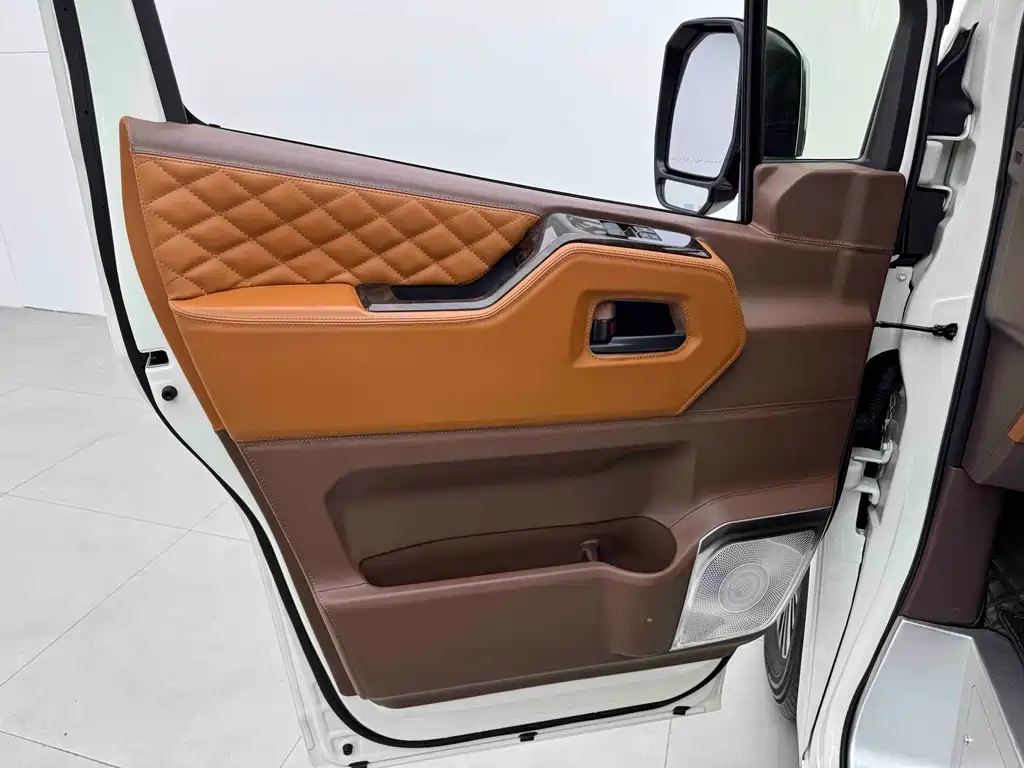 Toyota Hiace — фото 6