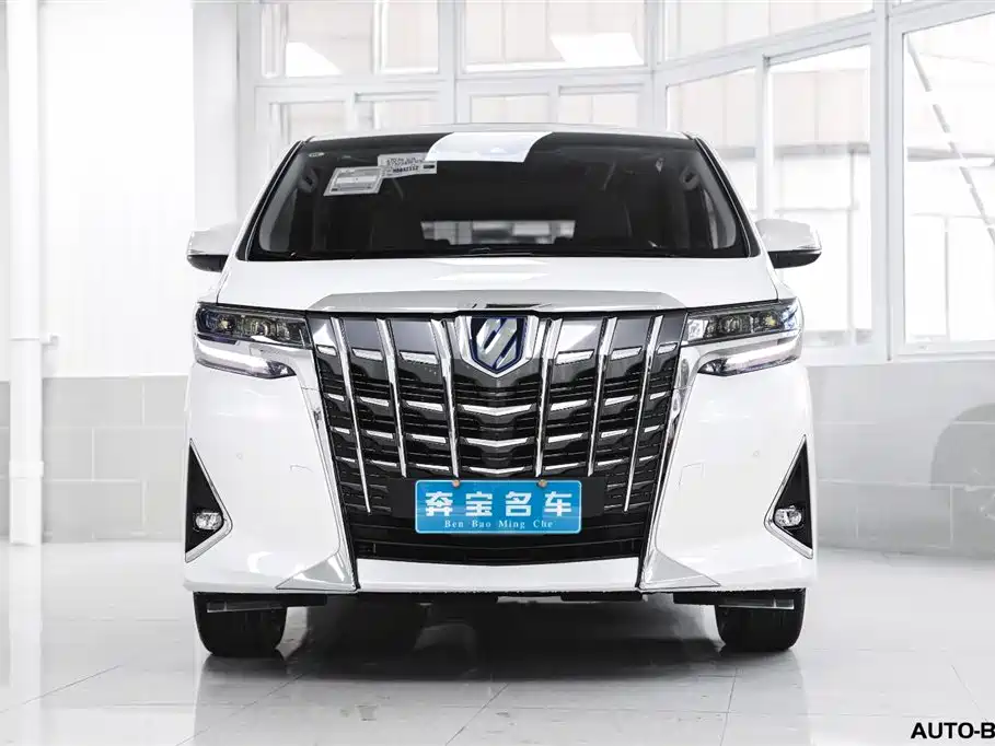 Toyota Alphard — фото 2