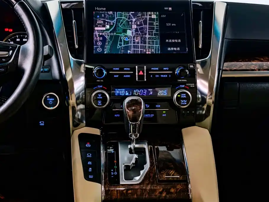 Toyota Alphard — фото 9