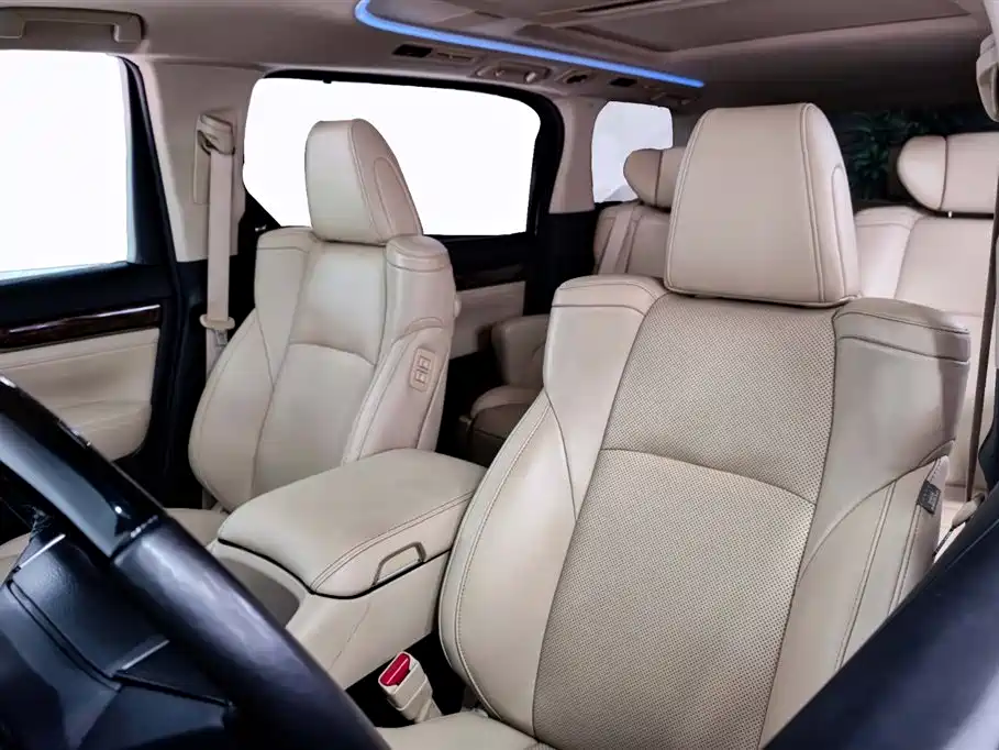 Toyota Alphard — фото 10