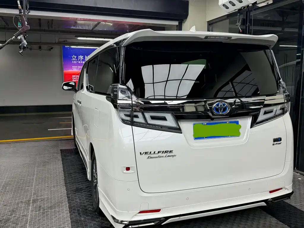 Toyota Vellfire — фото 3