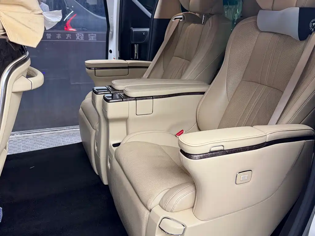Toyota Vellfire — фото 5
