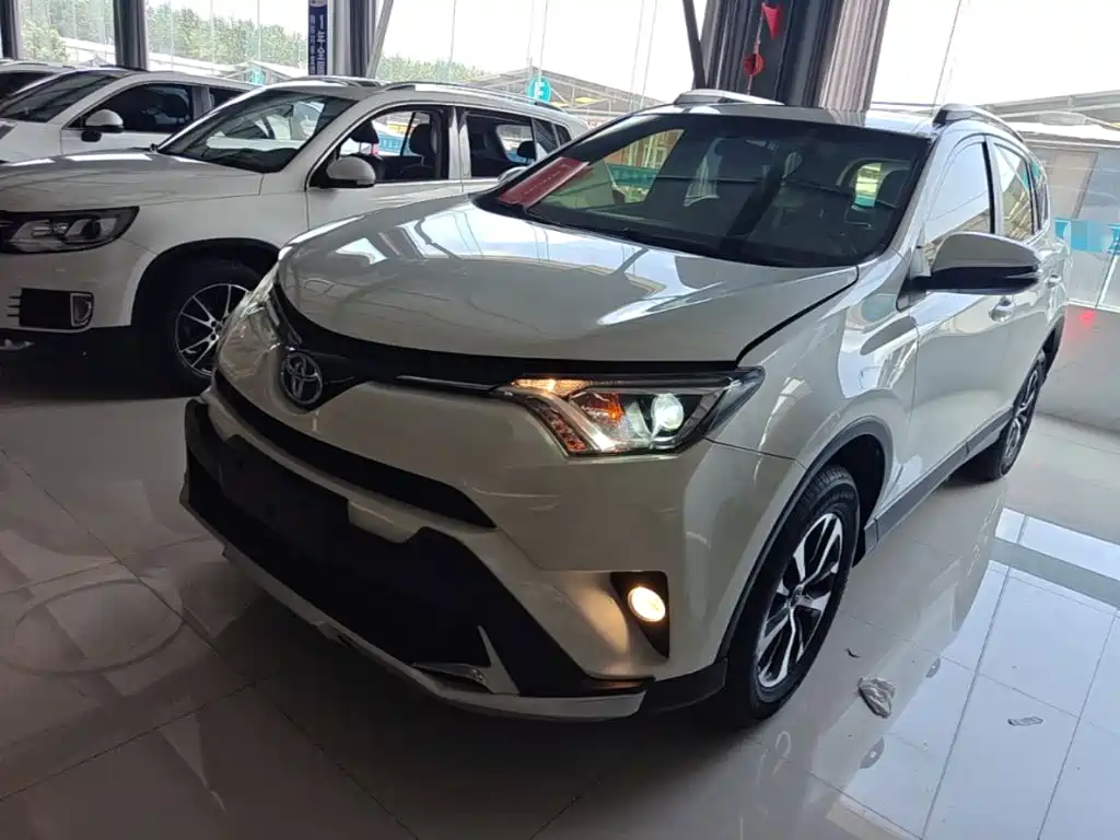 Toyota RAV4 — фото 2